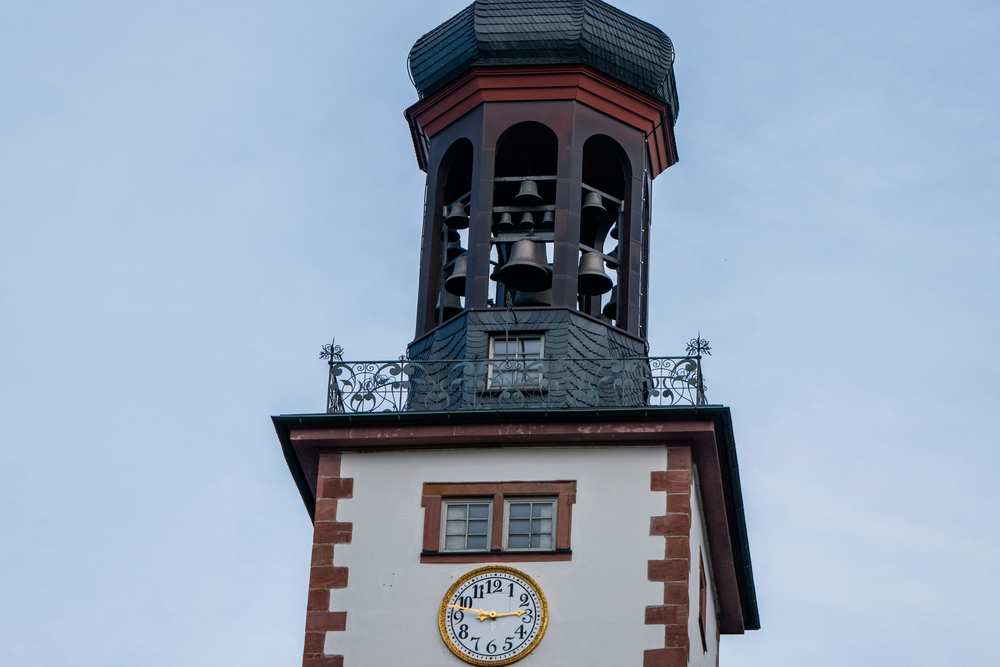 Glockenturm des Darmstädter Residenzschlosses mit Glockenspiel und Uhr